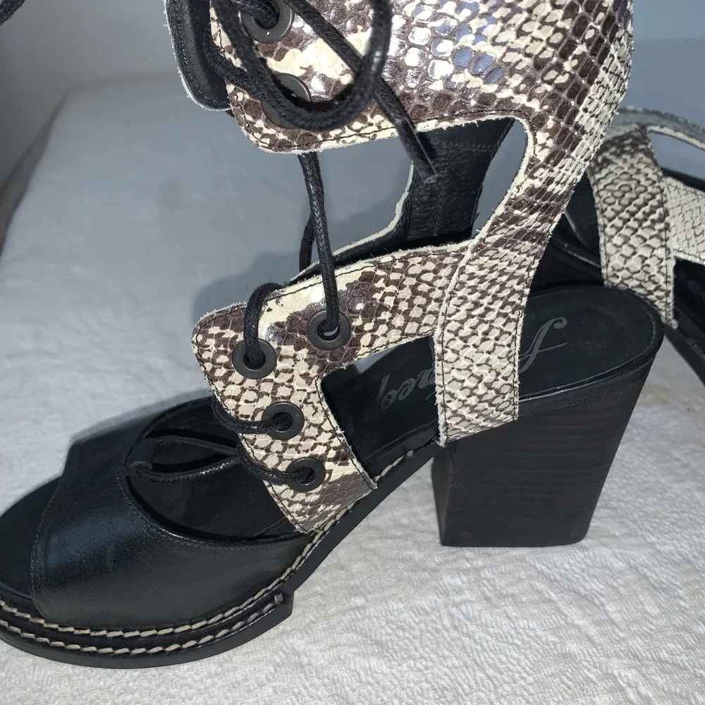 FREE‎ PEOPLE Lennon Brown Ivory Snake Leather Lace Up Sandals 38  7-7.5